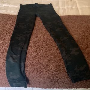 Spanks camo leggings